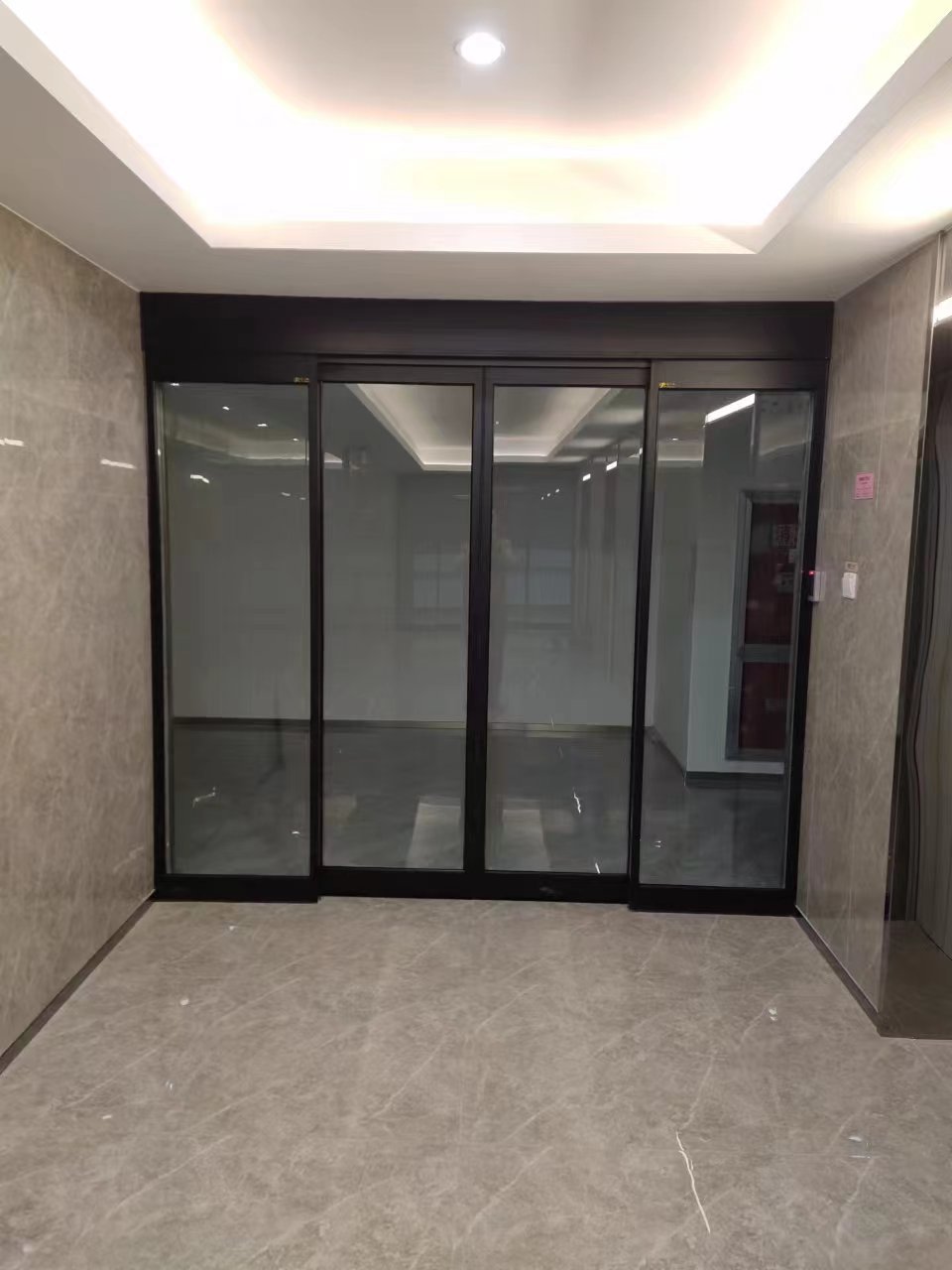 新吴区玻璃伸缩门